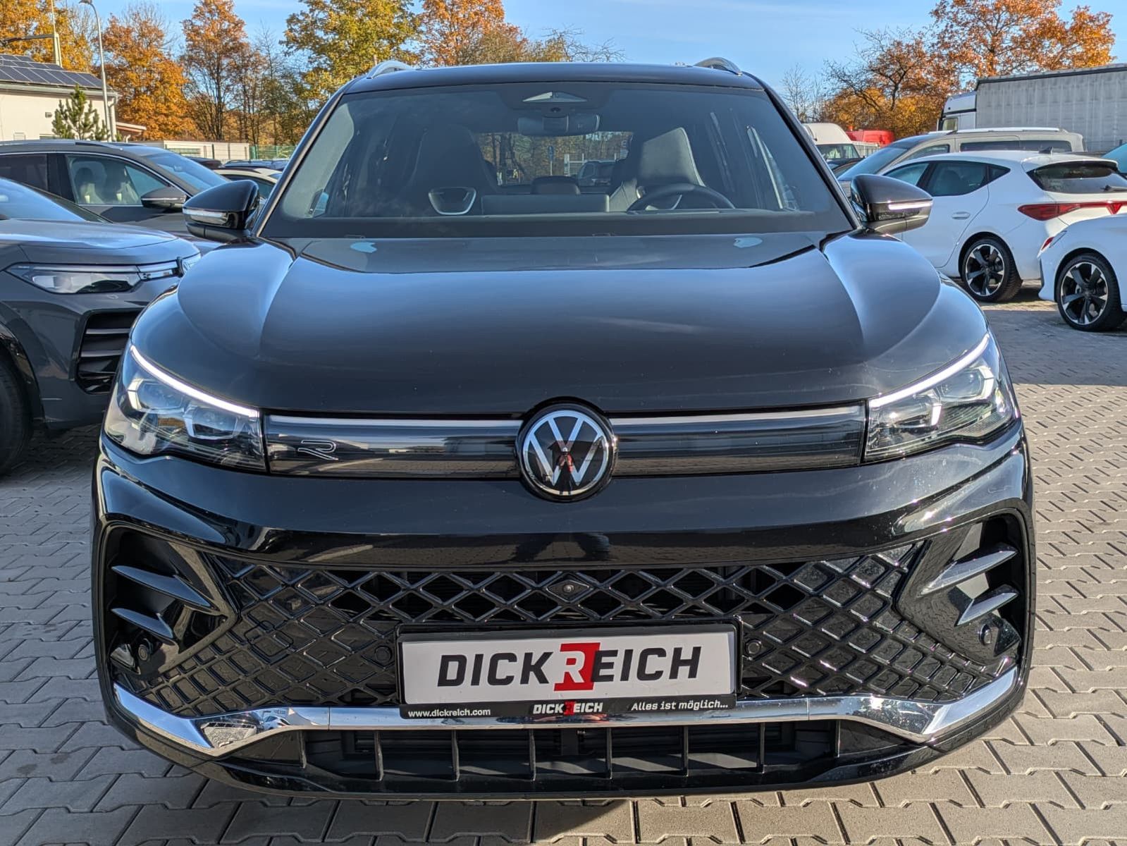 Fahrzeugabbildung Volkswagen Tiguan 2.0 TDI 4M R-Line PANO*H&K*AHK*MATRIX*20"