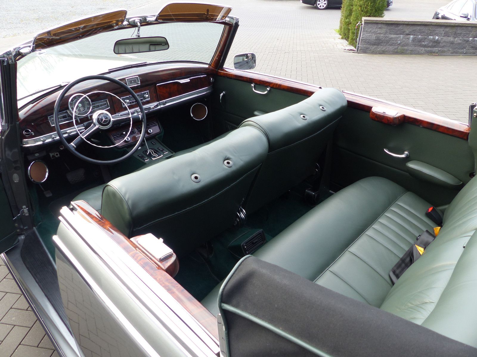 Fahrzeugabbildung Mercedes-Benz 300 Adenauer Cabriolet *Autom.Klima,E-FH,Servo*