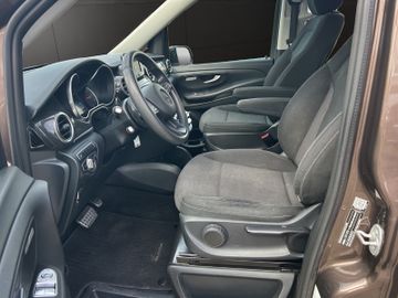 Mercedes V 220 - 9
