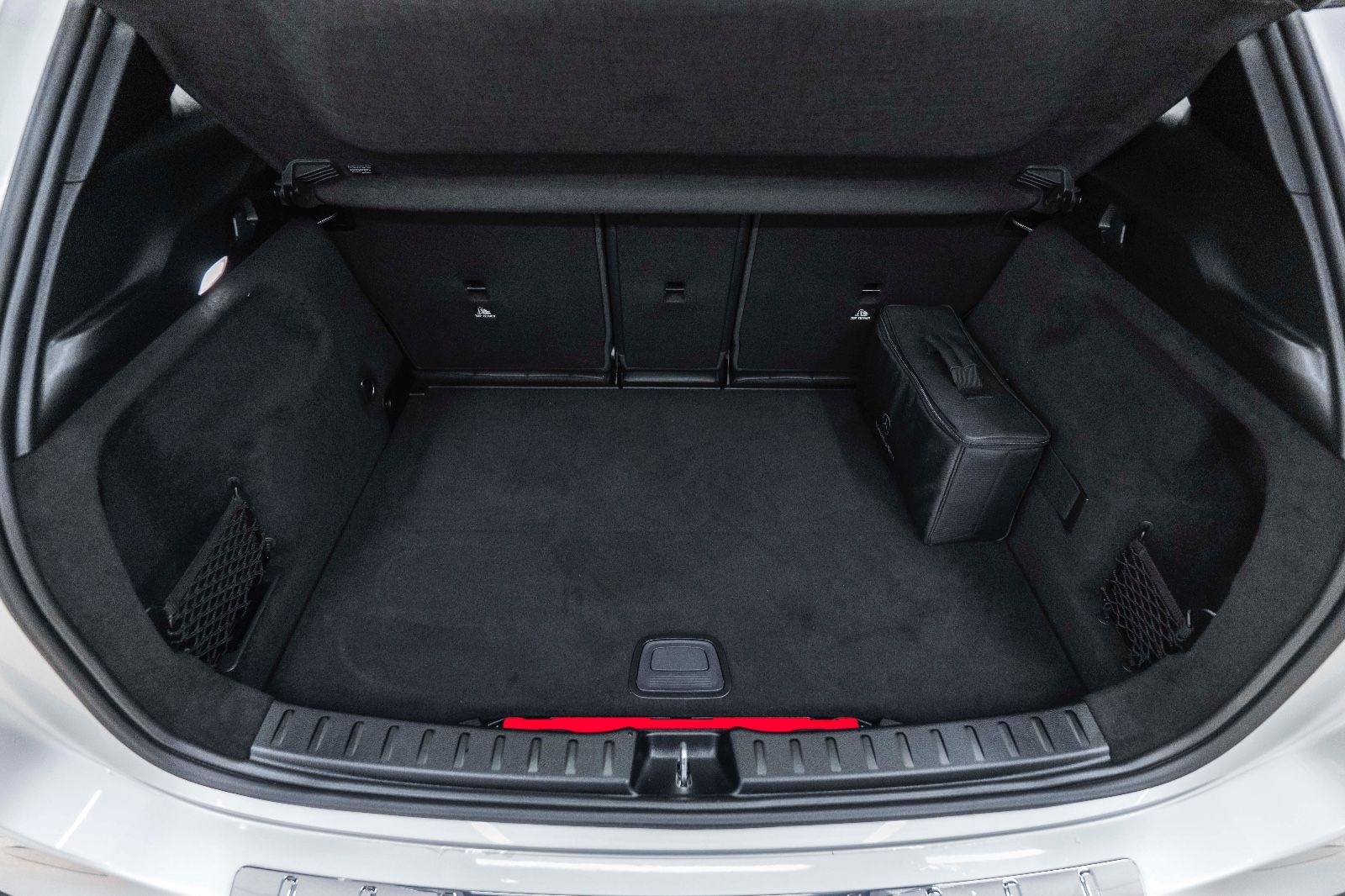 Fahrzeugabbildung Mercedes-Benz GLA 250e PLUG-IN ACC LED KAM TOTW KEYLESS GO NAV