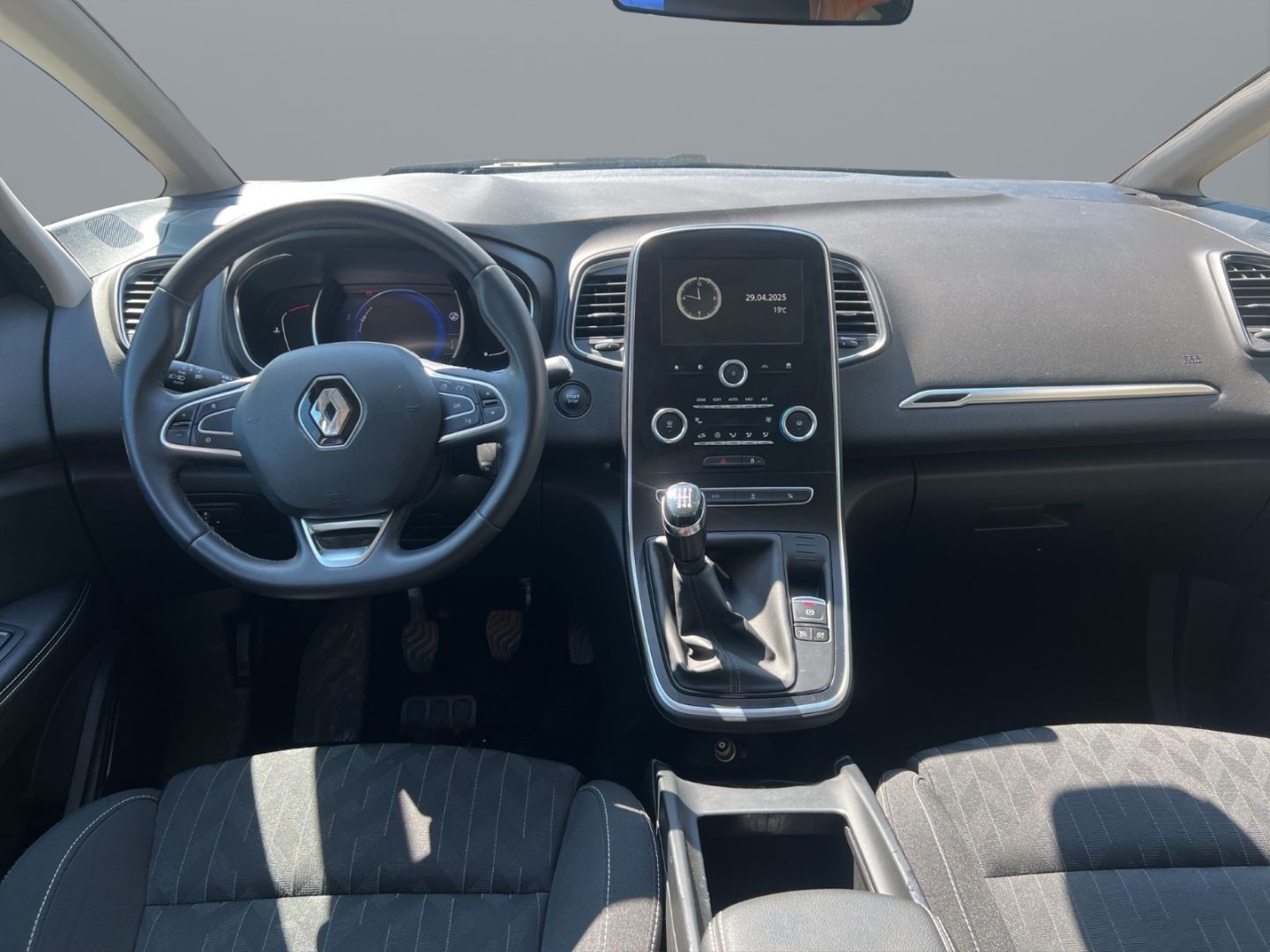 Fahrzeugabbildung Renault Scenic IV Grand Limited 1.7 BLUE dCi 150 Navi Ap
