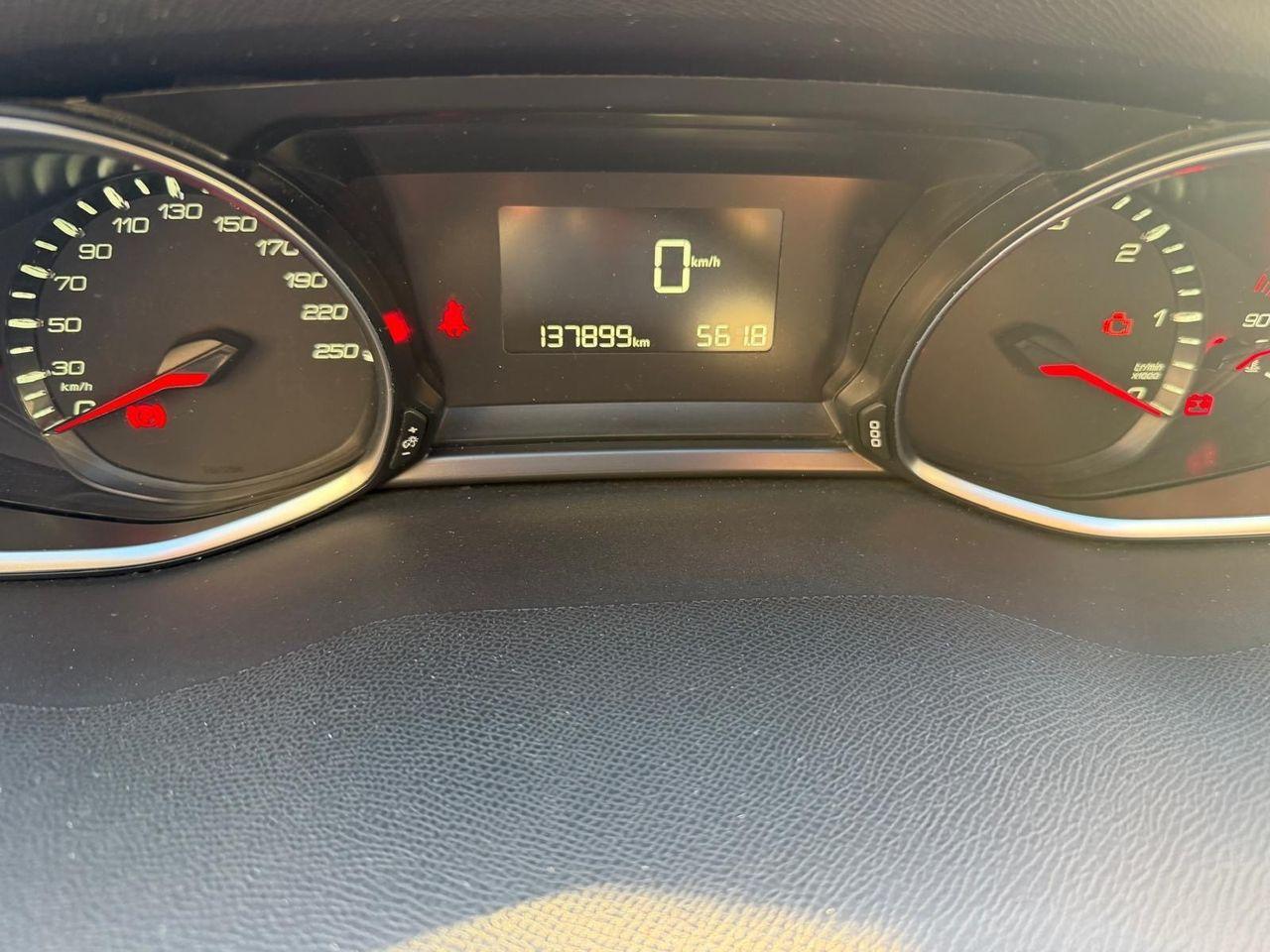 Peugeot 308 2015 — photo 14