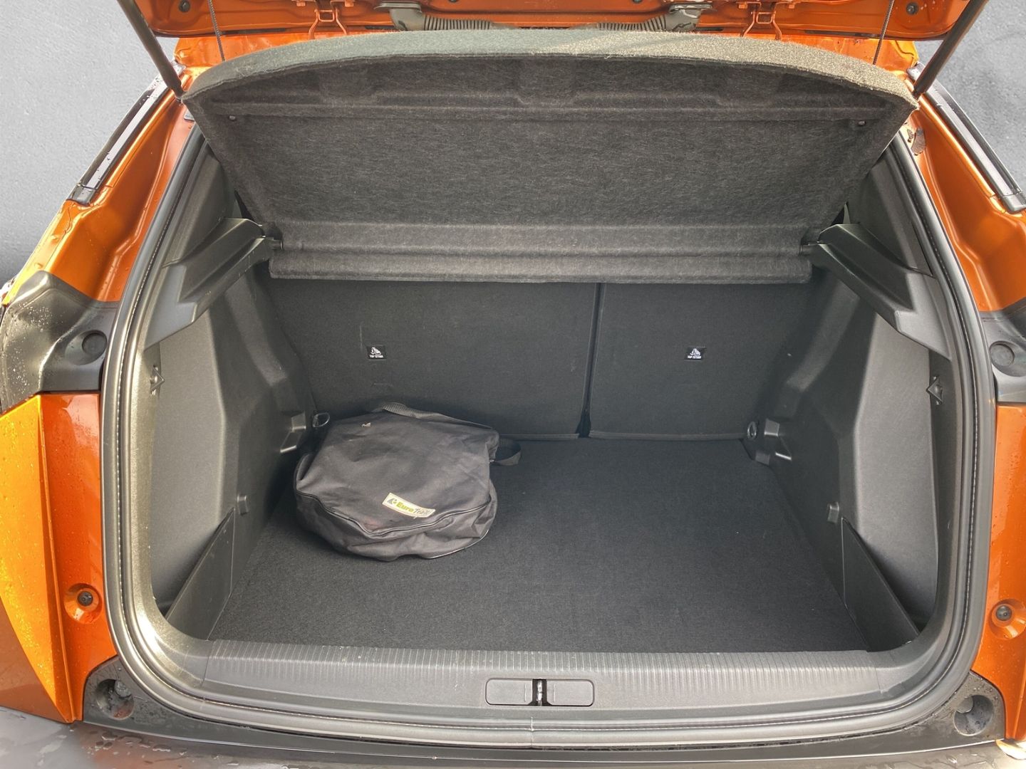 Fahrzeugabbildung Peugeot 2008 e- Active Elektromotor 136  *Rückfahrkamera