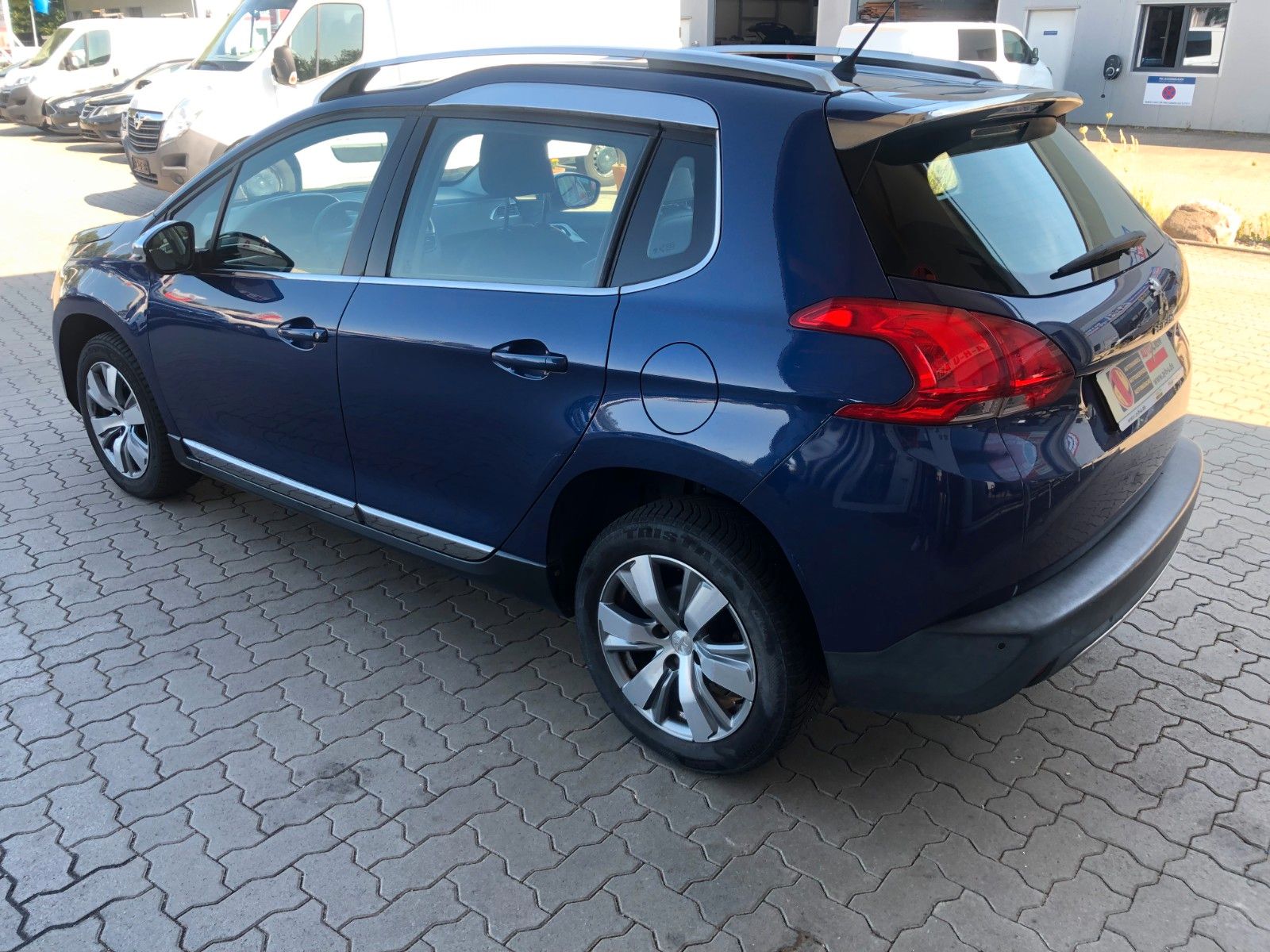 Fahrzeugabbildung Peugeot 2008 Allure Klimaautomatik Parkpilot