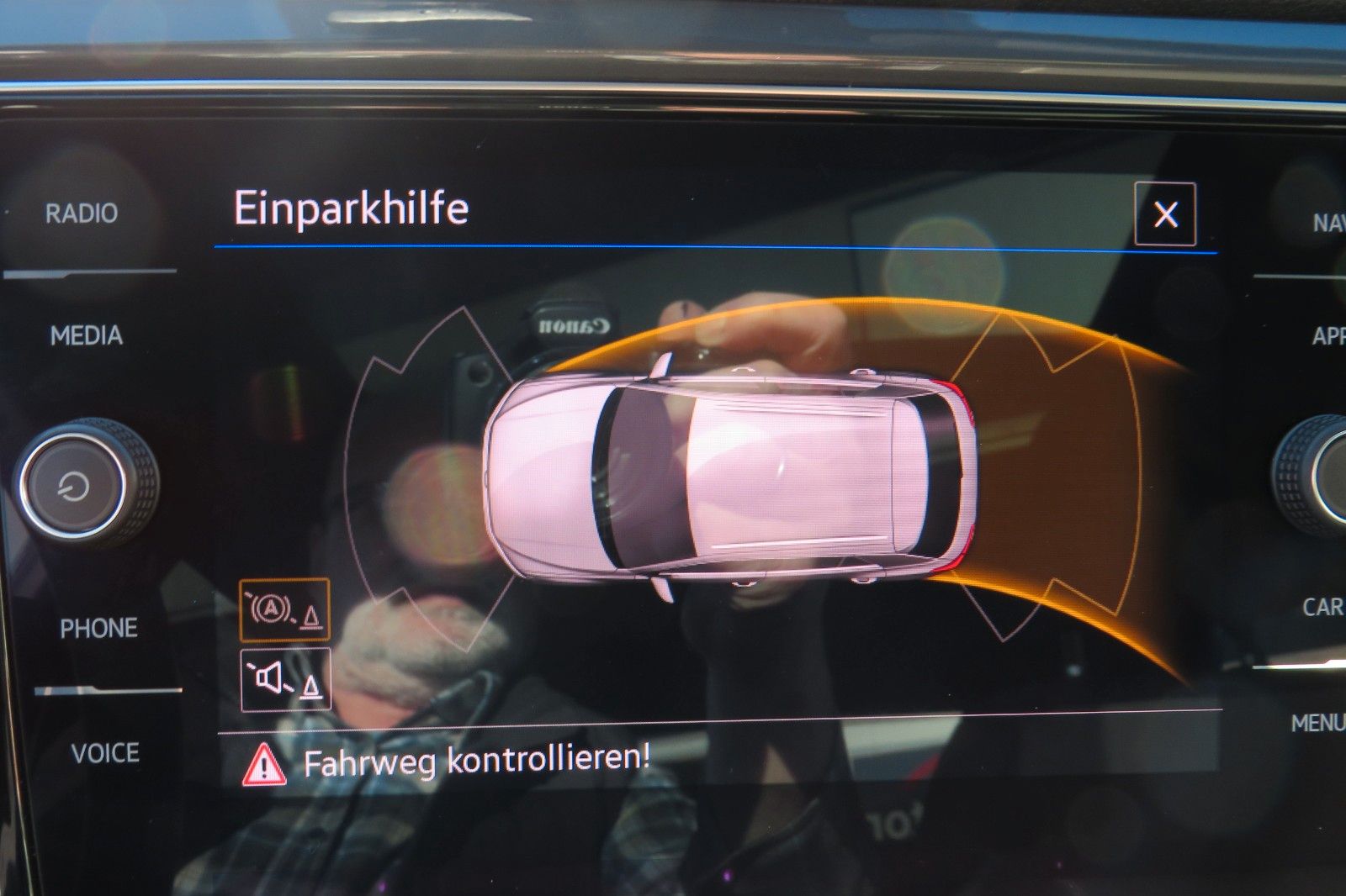 Fahrzeugabbildung Volkswagen T-Roc SPORT PANO AHK LED NAVI ACC PDC SITZH. 1.H