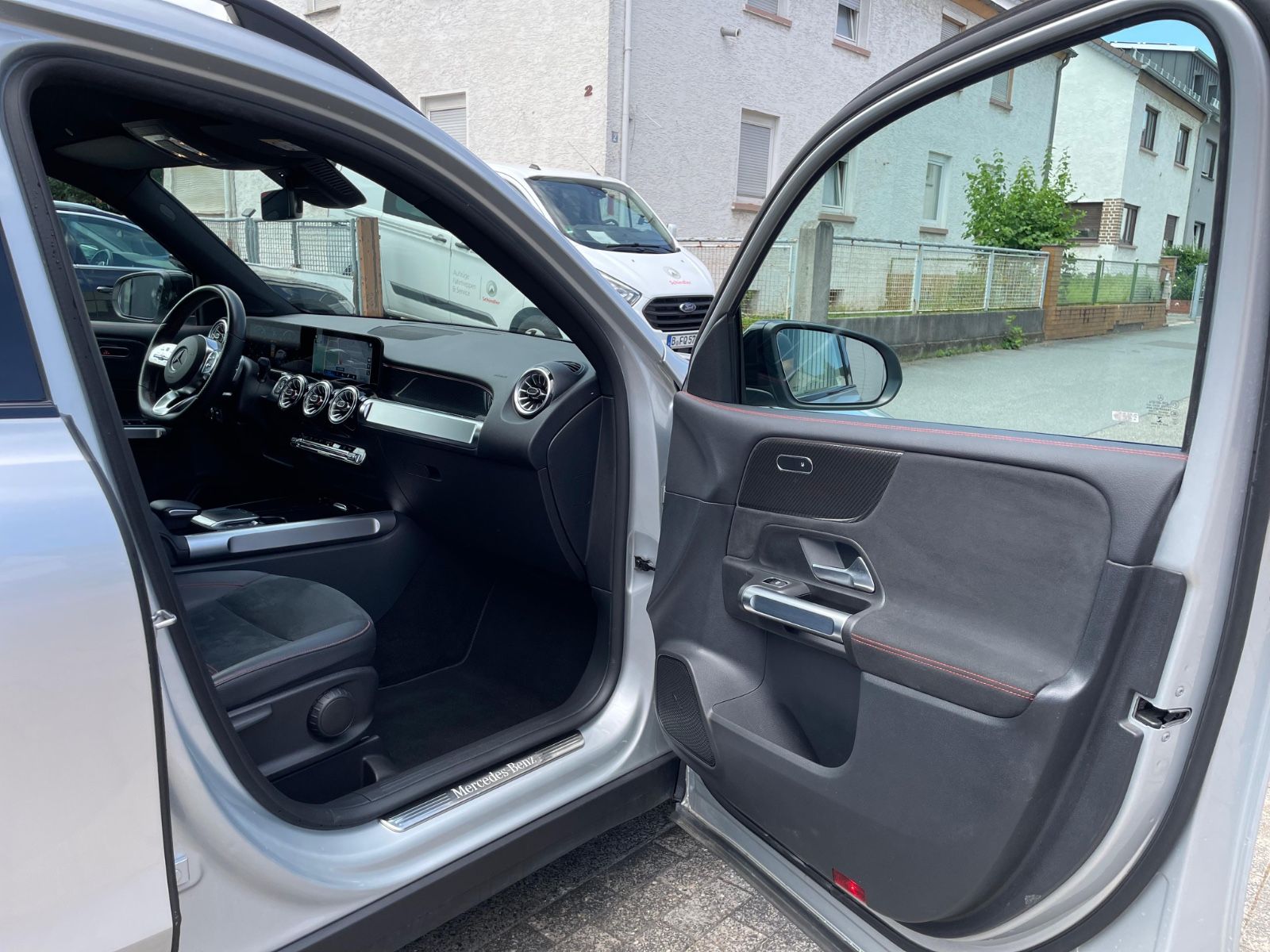 Fahrzeugabbildung Mercedes-Benz GLB 220 d |AMG|MBUX|Distr|Multibeam|AHK|Kamera