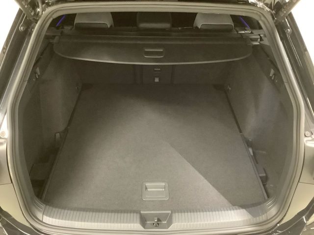 Golf Variant R-Line 2,0 TSI 140 kW DSG Matrix,