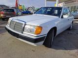 Mercedes-Benz 260 E Limousine - Mercedes-Benz 260 mit Benzin-Antrieb