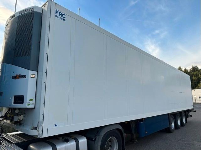 Schmitz Cargobull SKO Thermoking / Ladebordwand