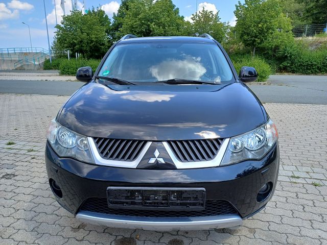 Mitsubishi Outlander 2.2 DI-D Intense 4x4 7-Sitze TOP