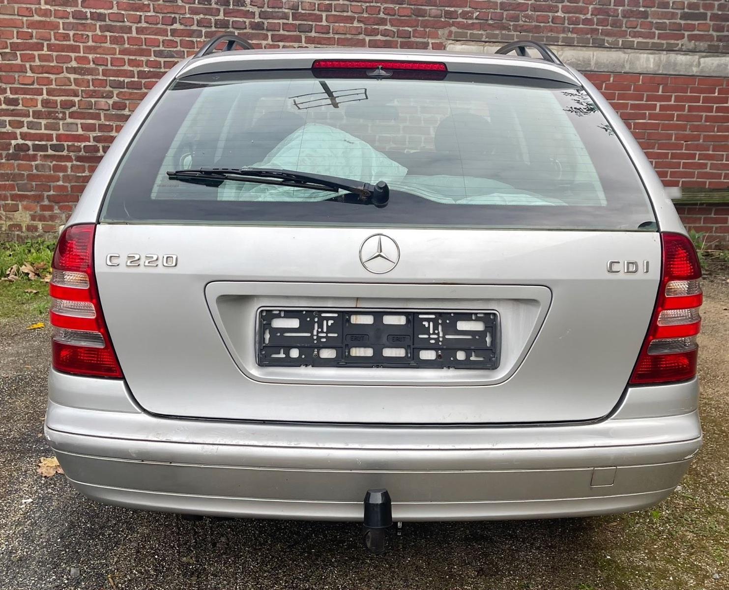 Mercedes-Benz C220 2004 — engine 150 HP (110kW)
