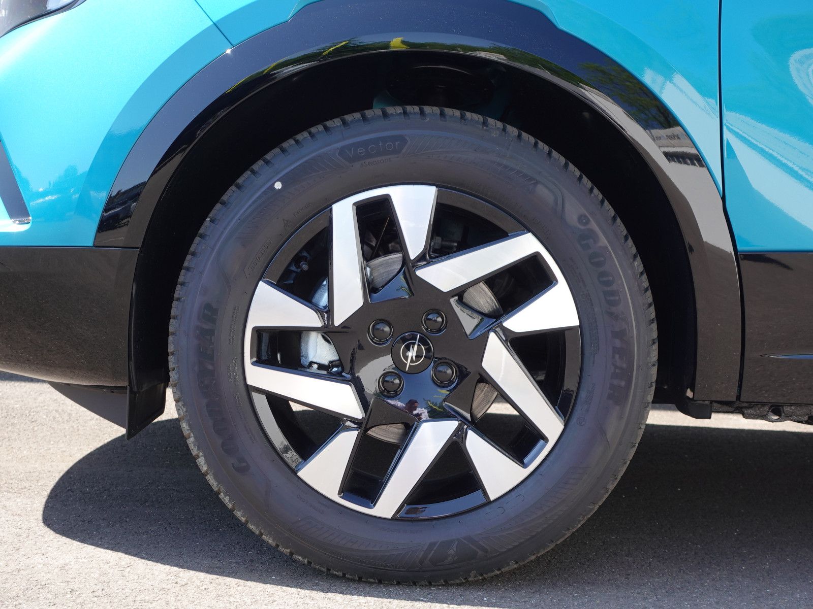 Fahrzeugabbildung Opel Mokka GS 1.2T,Kamera,Sitzhzg,Allwetter,DAB+,LED