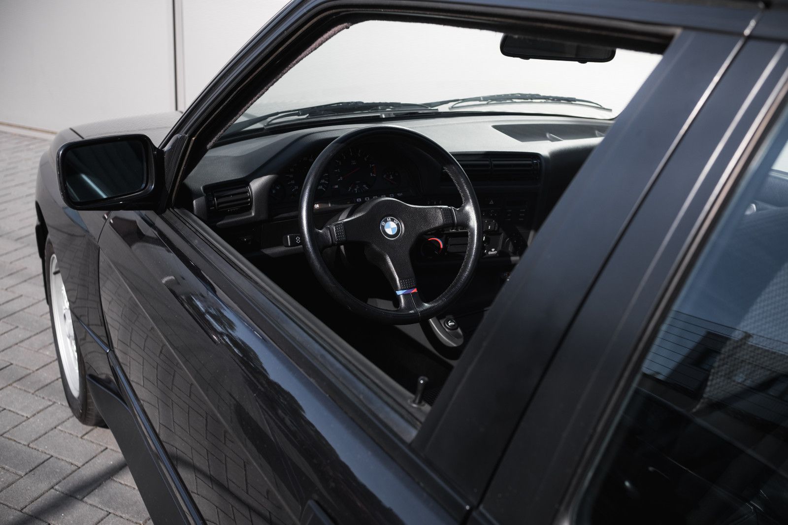 Fahrzeugabbildung BMW M3 E30 - dt. Auto - 2. Hd. - neuwertig - 29TKM!!