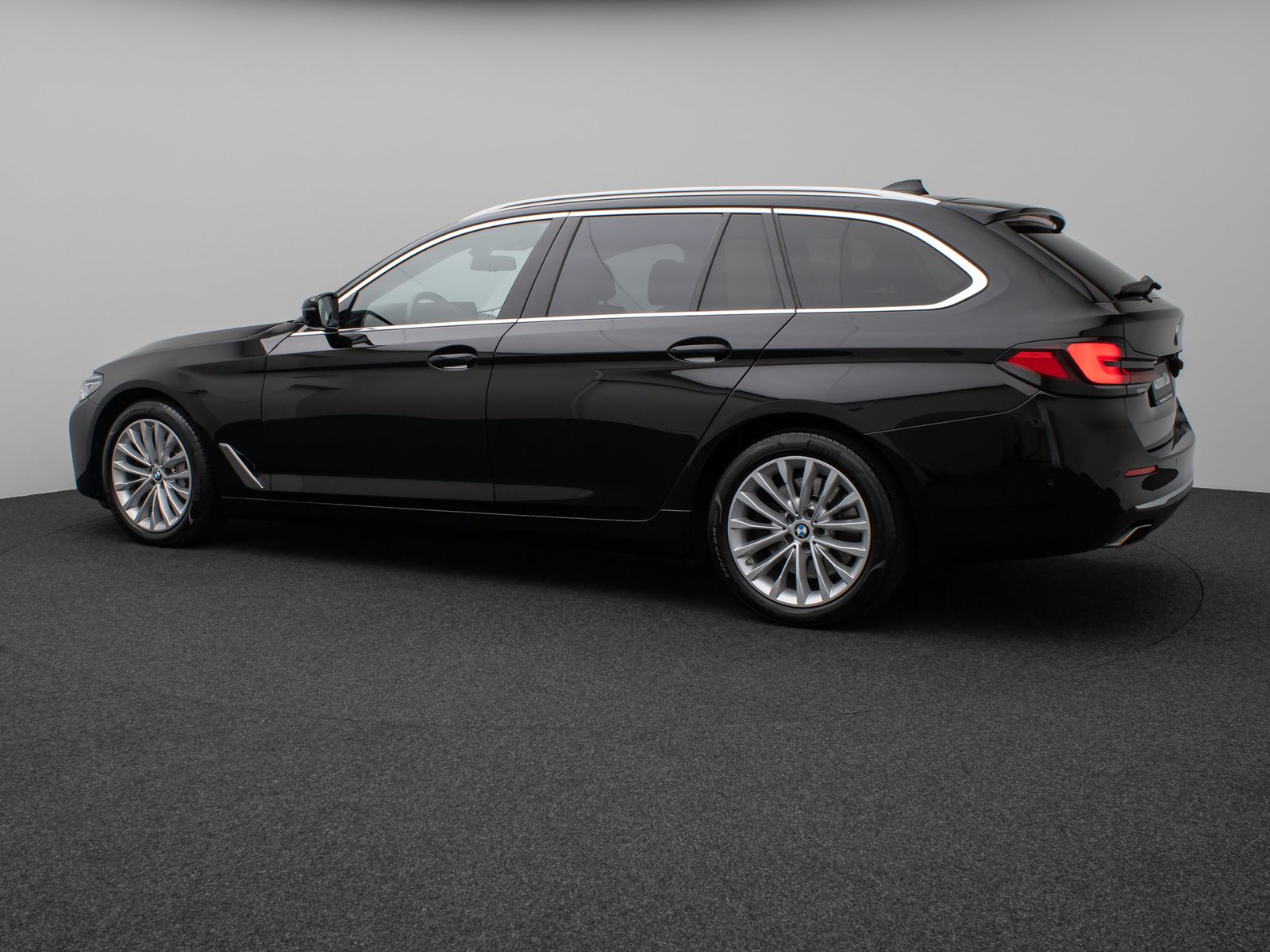 Fahrzeugabbildung BMW 530d xD Luxury Line 360° Laser HUD HiFi Komfort