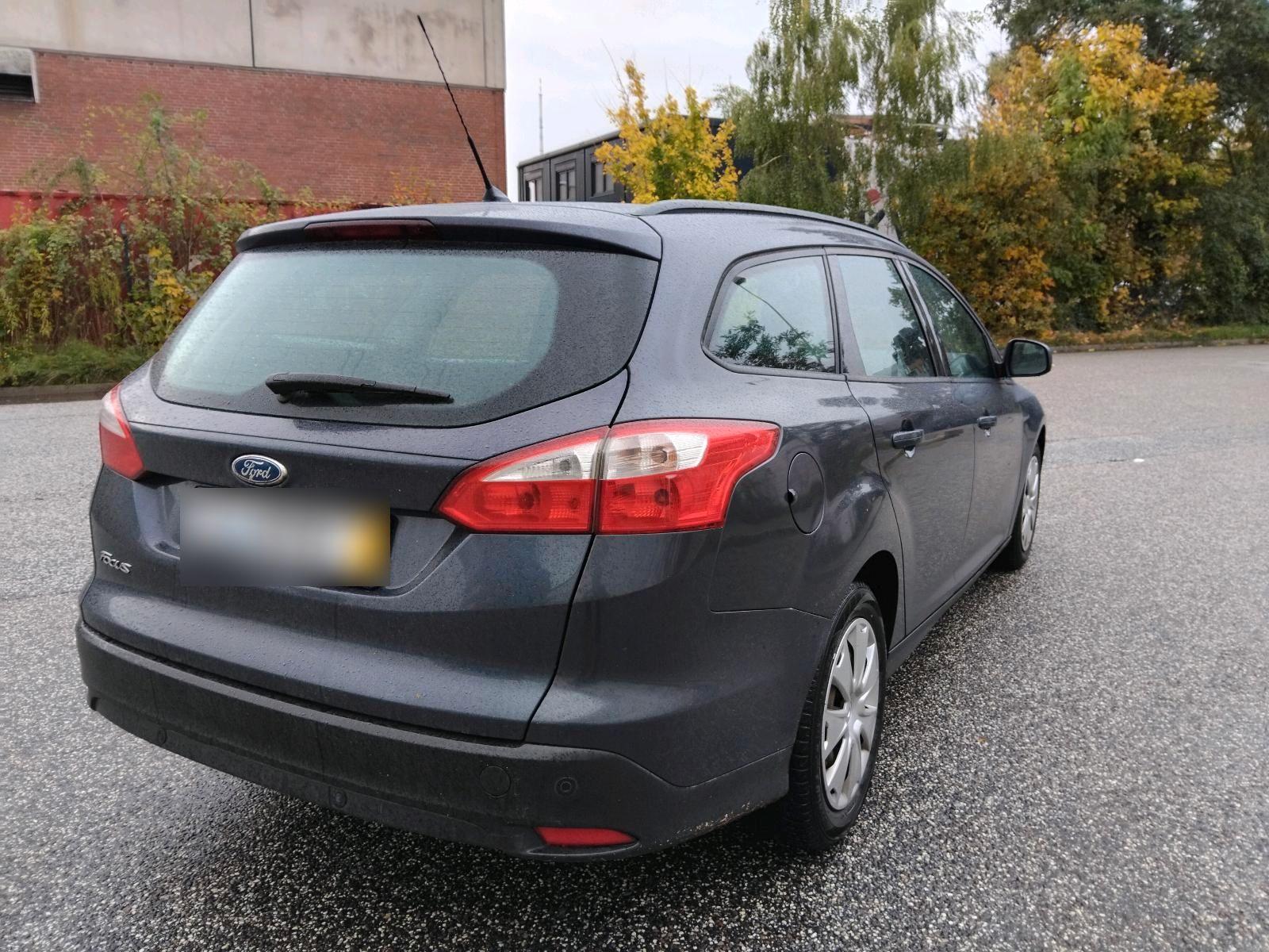 Ford Focus 2012 — rear view