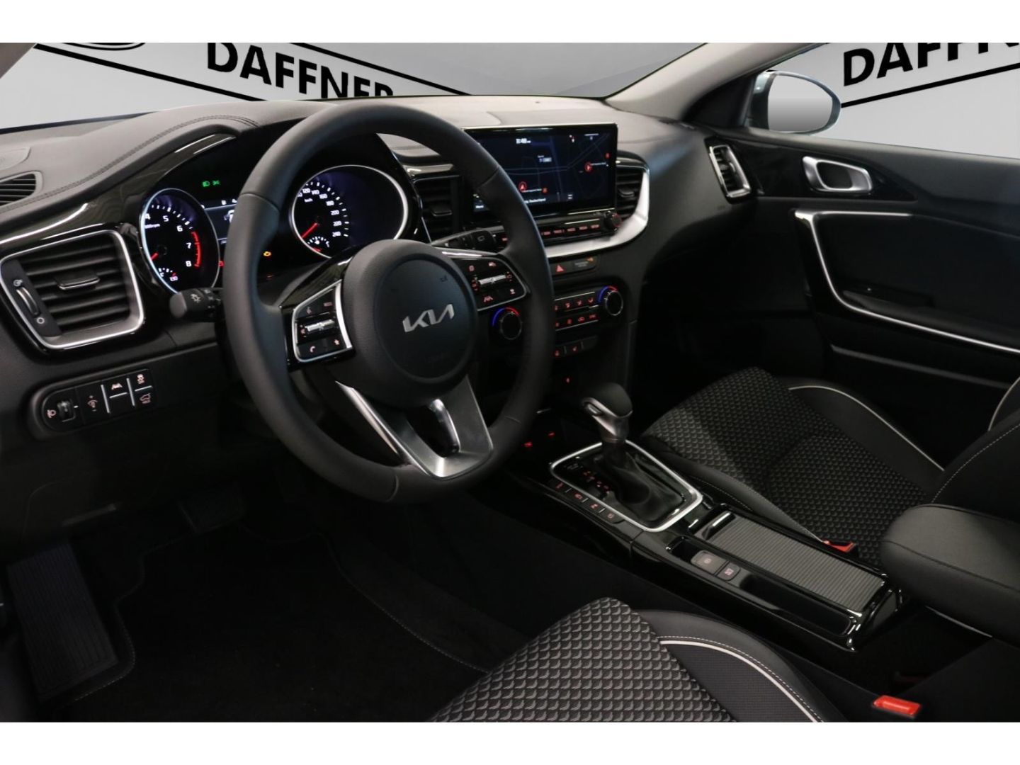 Fahrzeugabbildung Kia Ceed_sw Spirit Panoramadach Memory-Sitze Navi