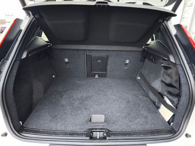 Volvo XC40 Momentum 2WD*AHK*LED*SHZ*Kamera*PDC*