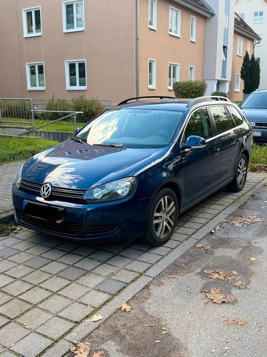 Volkswagen Golf 2009 — rear view