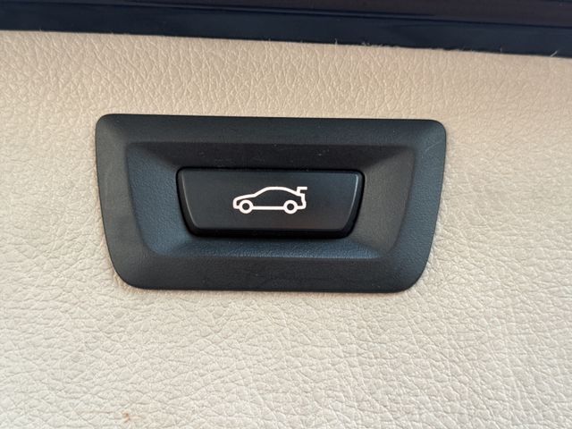 BMW 318 d Touring xDrive Luxury Line*LED*NAVI*PDC