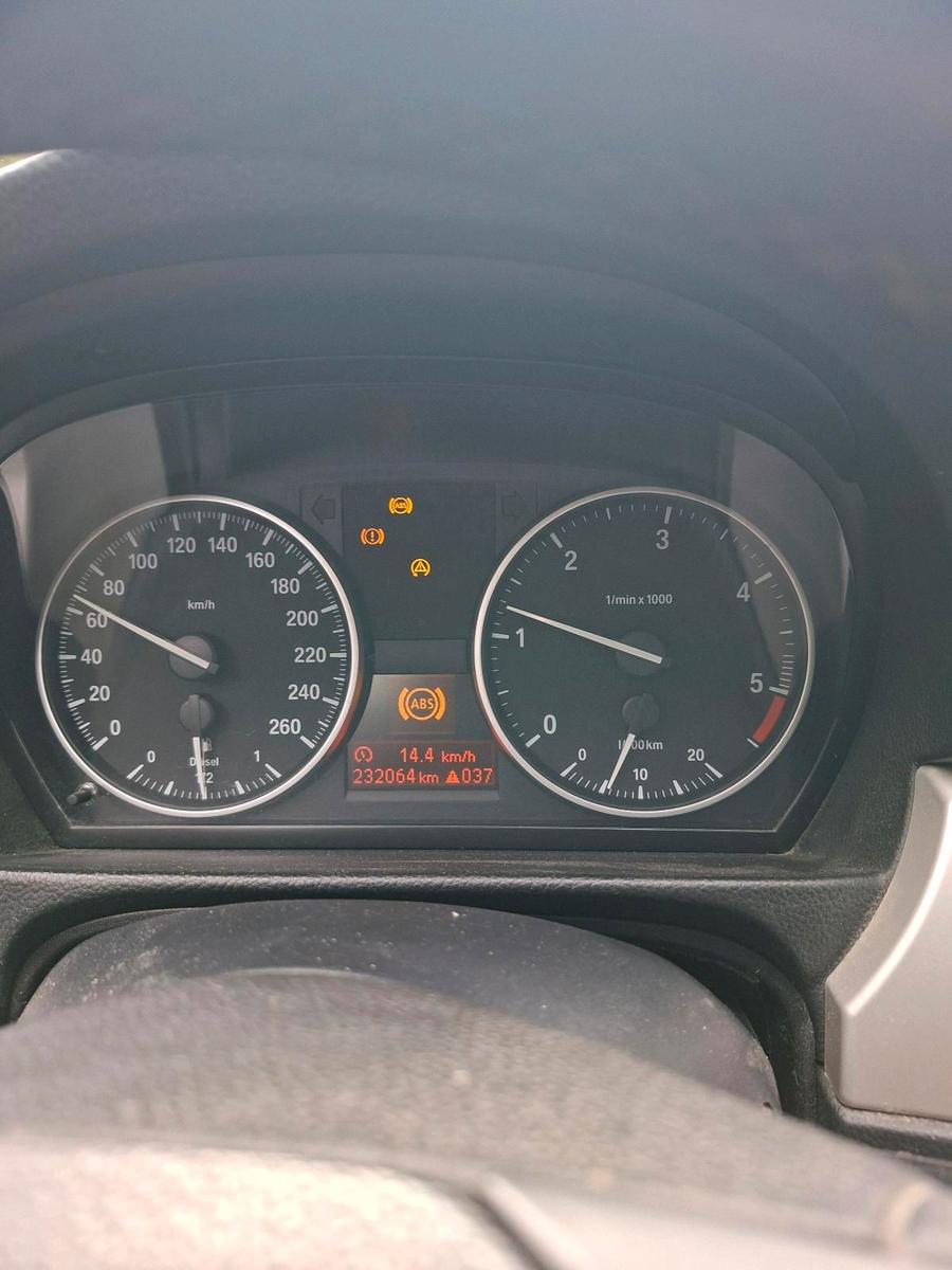 BMW  2010 — photo 15