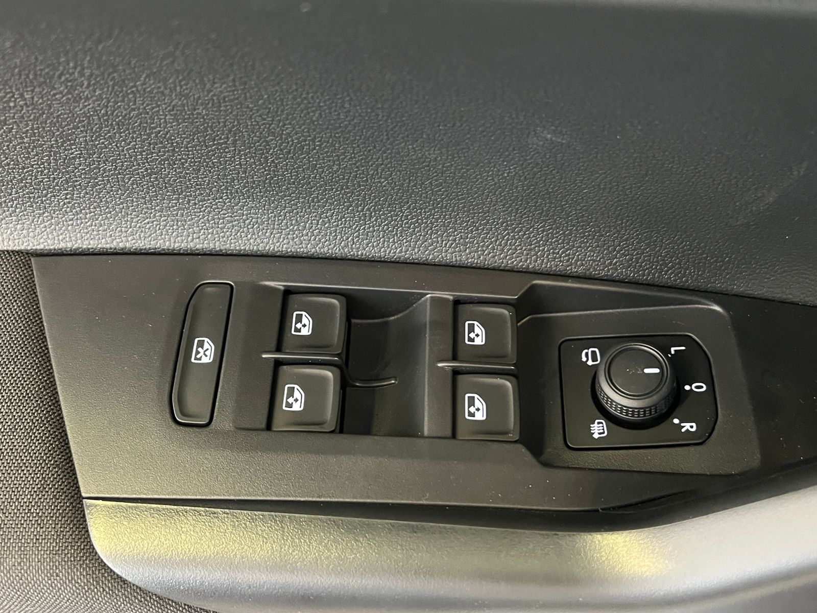 Fahrzeugabbildung Volkswagen Polo Life 1.0 TSI *LED, App Connect, PDC, Kamera
