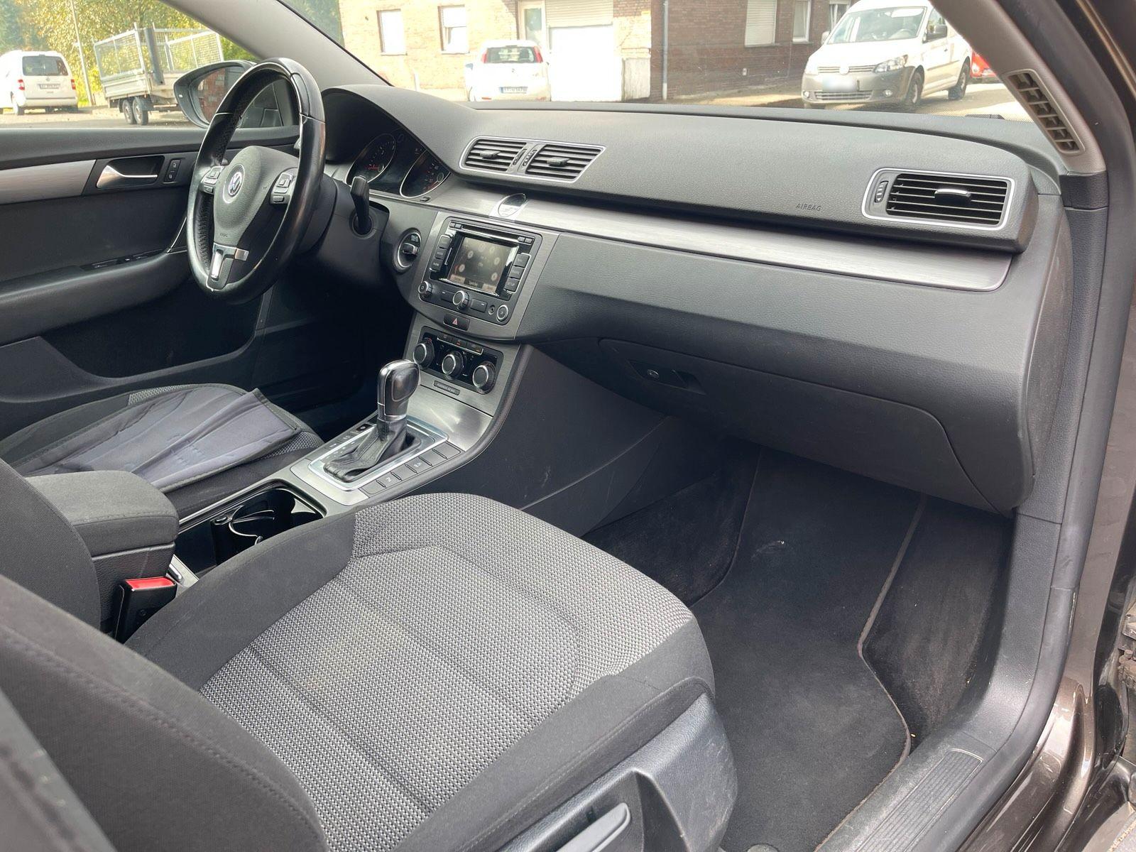 Volkswagen Passat 2012 — photo 9