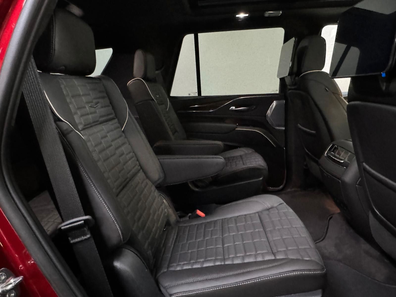 Fahrzeugabbildung Cadillac ESCALADE SPORT-PLATINUM 6.2 V8 -NIGHT VISiON 3 J