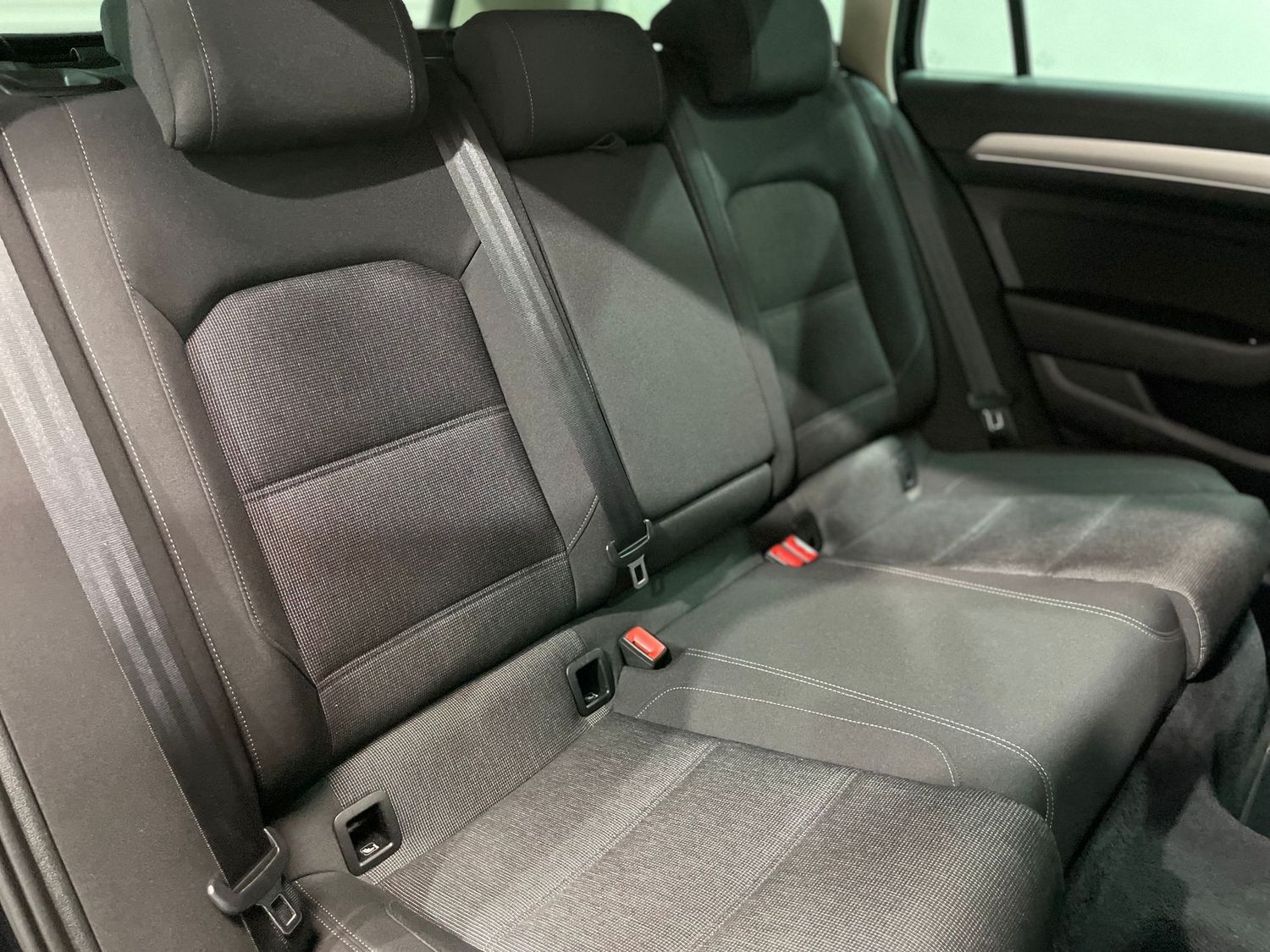 Fahrzeugabbildung Volkswagen Passat 2.0TDI Comfortline#LED#ACC##AHK#Kamera#Ca