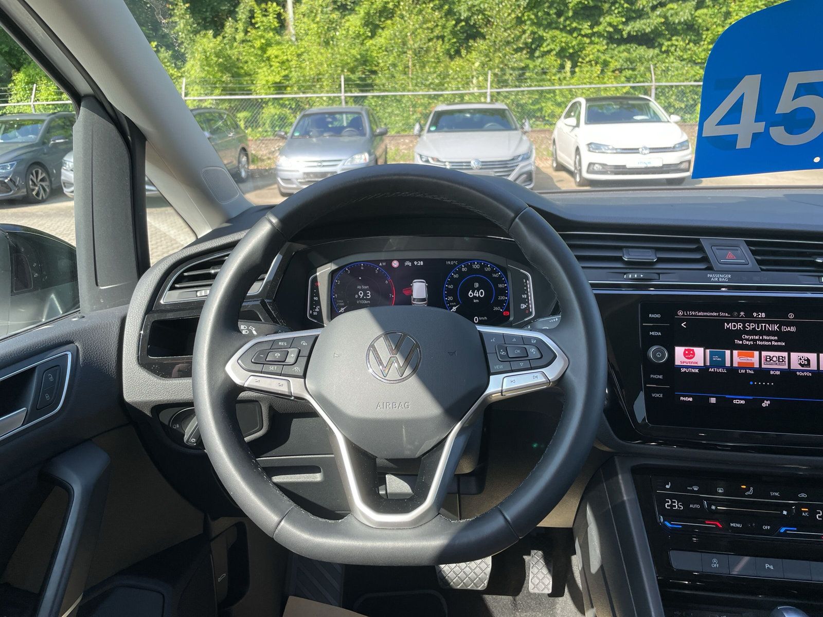 Touran R-Line TSi DSG Navi AZV beh. Frontsch.