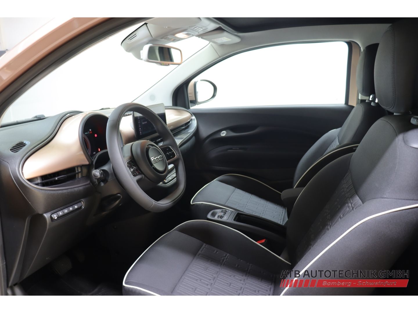 Fahrzeugabbildung Fiat 500e Cabrio 42kWh SOH 95,7% Komfort- und Stylepa