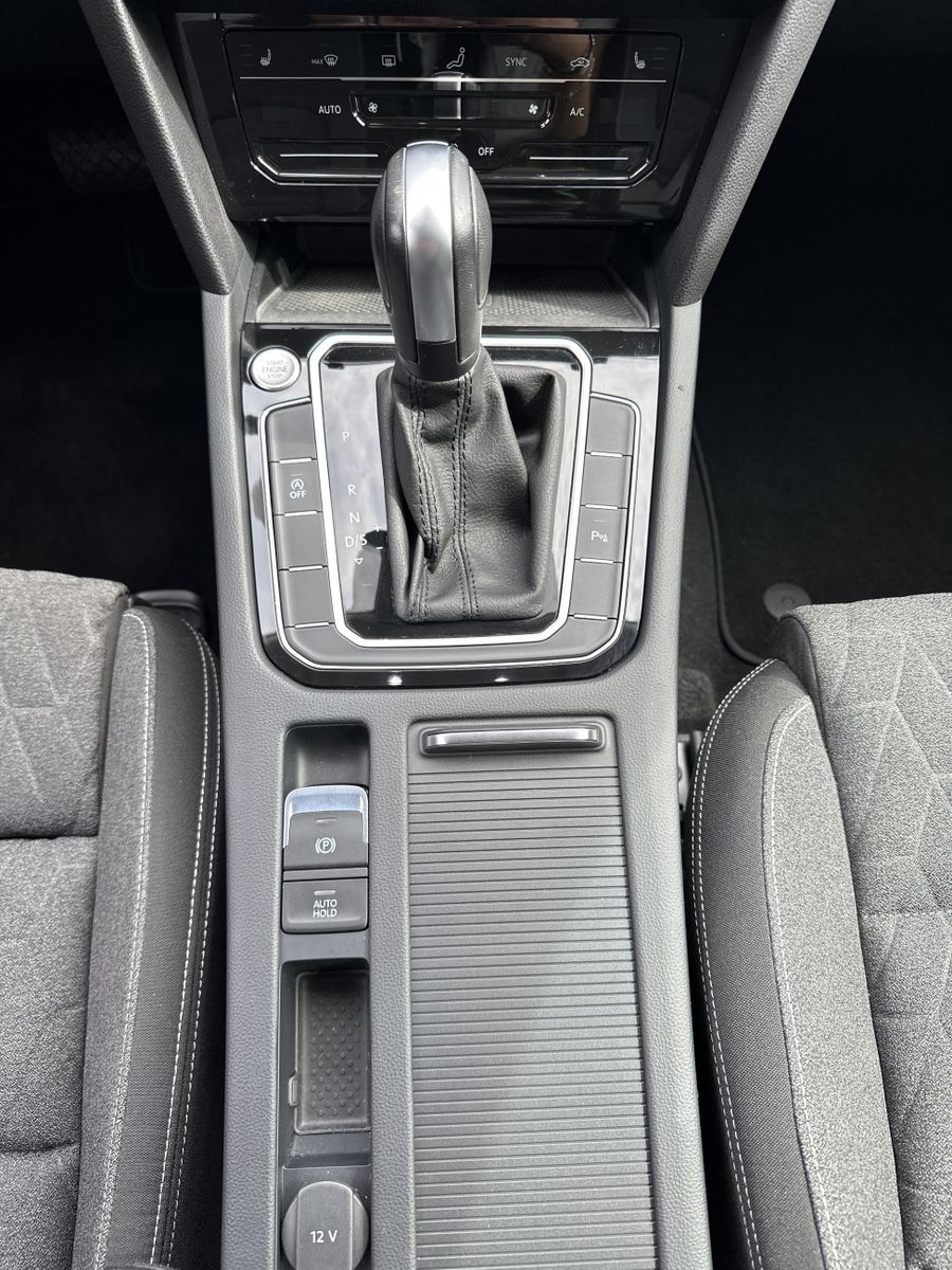 Fahrzeugabbildung Volkswagen Passat Variant 1.5 TSI DSG Business NAV+LED+ACC