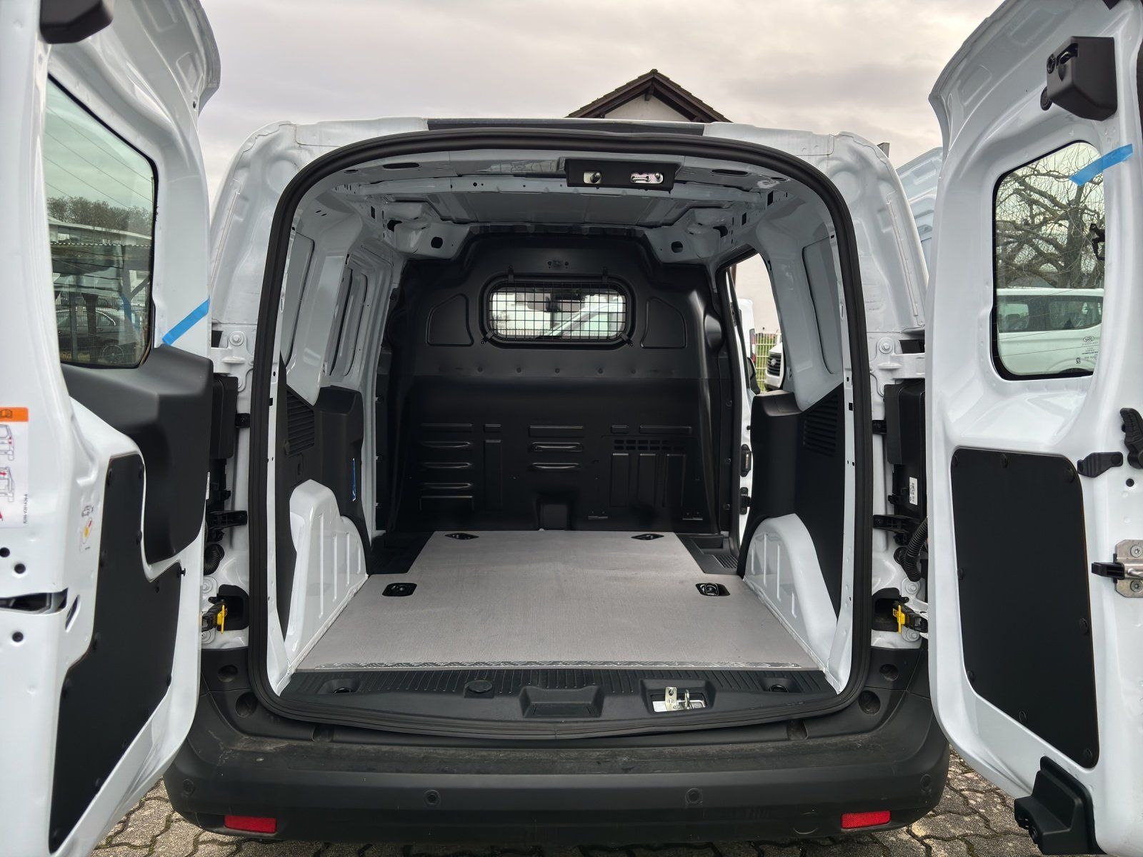 Fahrzeugabbildung Ford Transit Courier-E Winter pak. Holz Bode. LED Lad