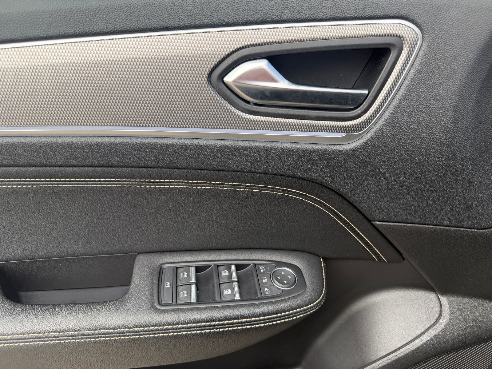 Fahrzeugabbildung Renault Arkana Techno/KAMERA/AMBIENTE/KAMERA/LEDER/ACC