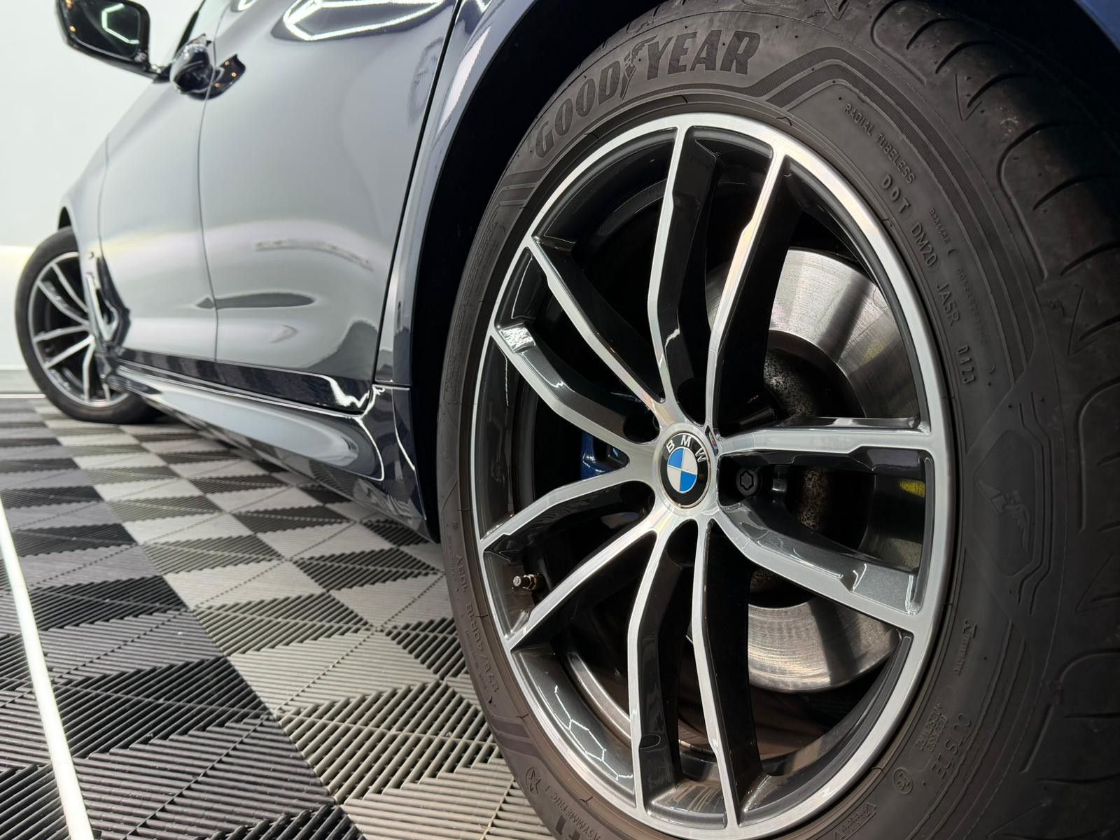 Fahrzeugabbildung BMW 530d M-SPORT/FACELIFT/LASER/ASSIST/STHZG/AHK