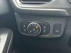 Fahrzeugabbildung Ford Focus Turnier 1.5 ST-Line X *LED*APP*TEMP*SHZ*18