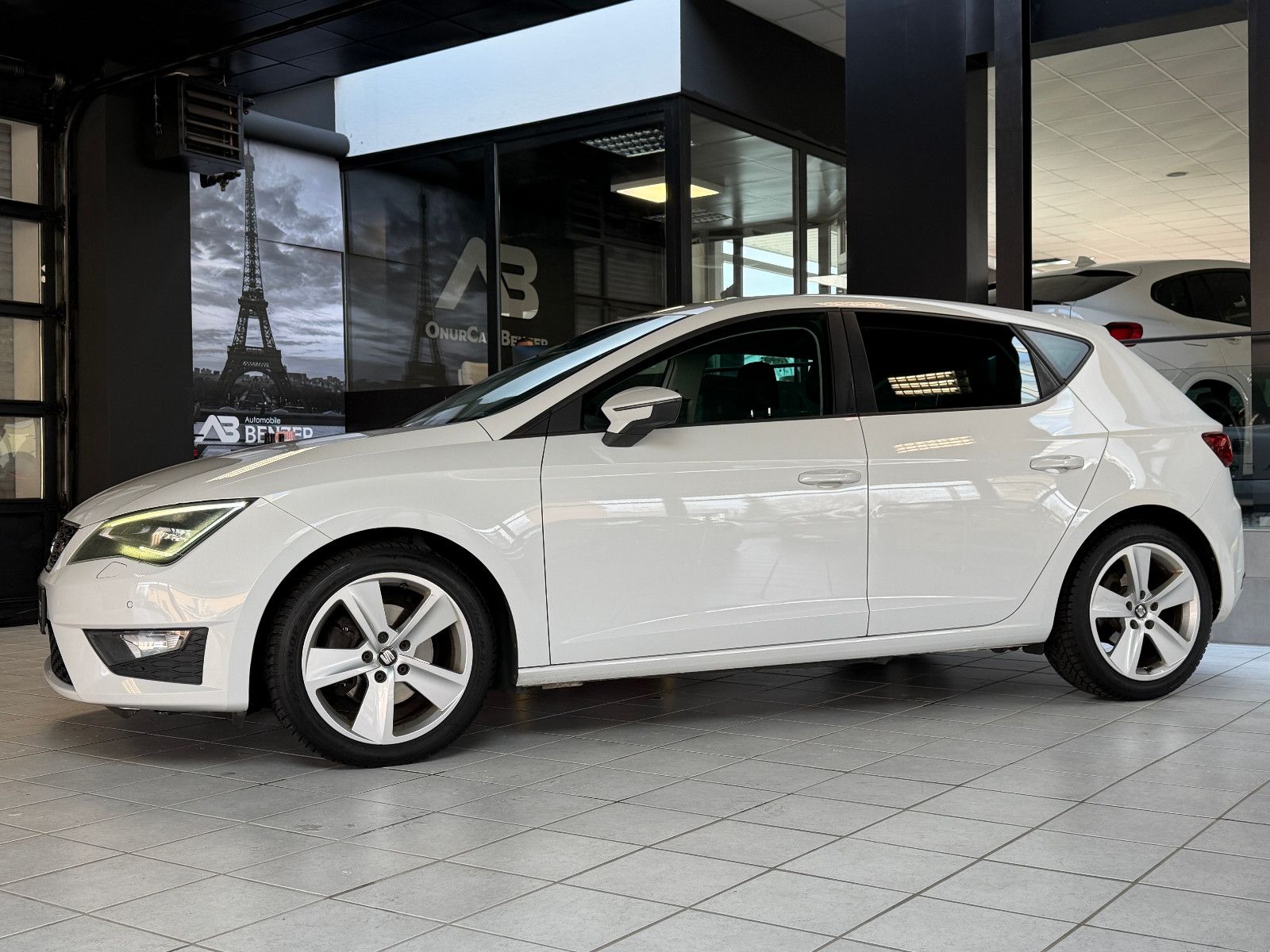 Fahrzeugabbildung SEAT Leon /FR-LINE/LED/NAVI/LEDER/KLIMA/ACC