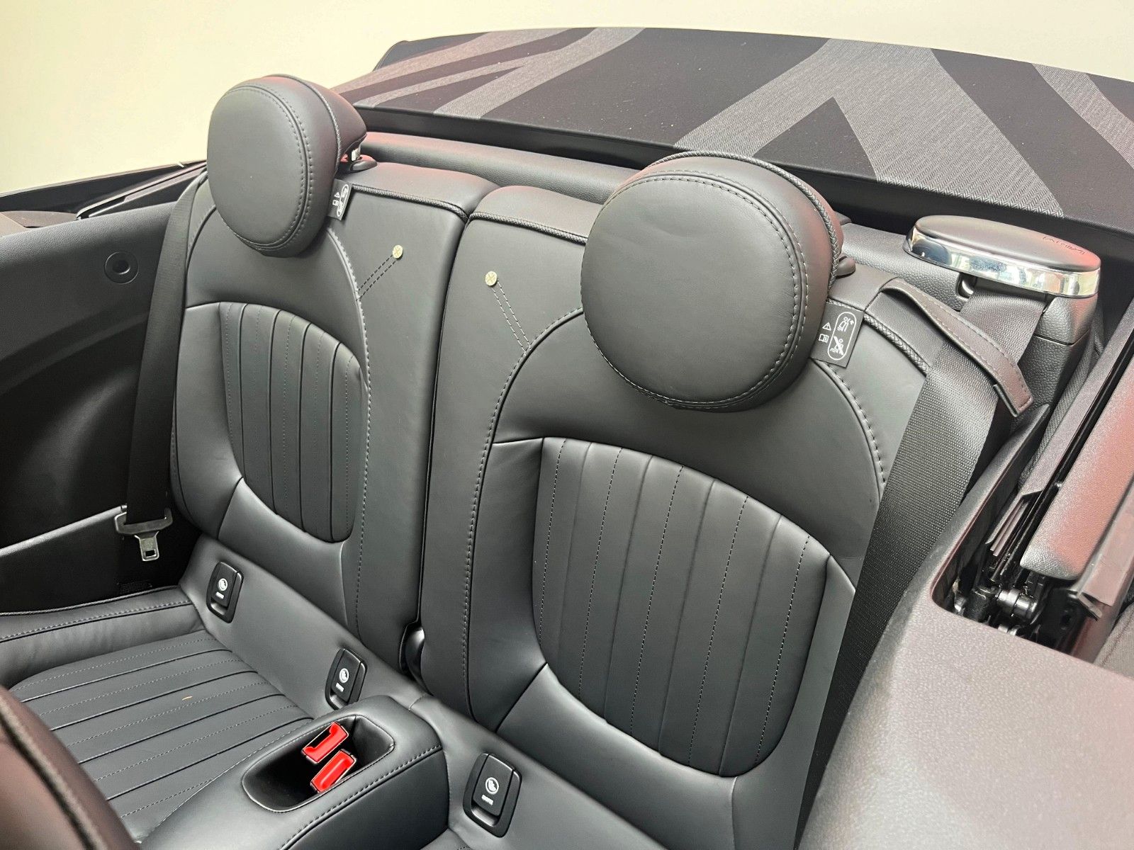 Fahrzeugabbildung MINI John Cooper Works Cabrio Trim*Virtual Cockpit*