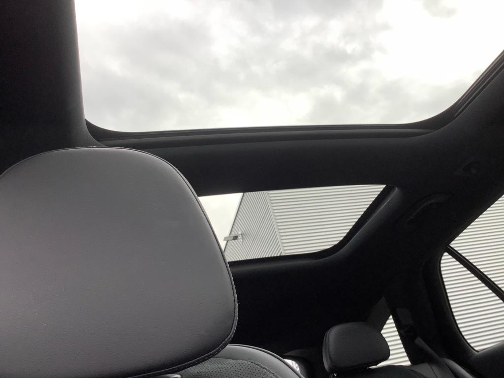 Mercedes-Benz E 220 d T AMG+MBUX+PANORAMA+DISTR+TOTW+NIGHT+AHK