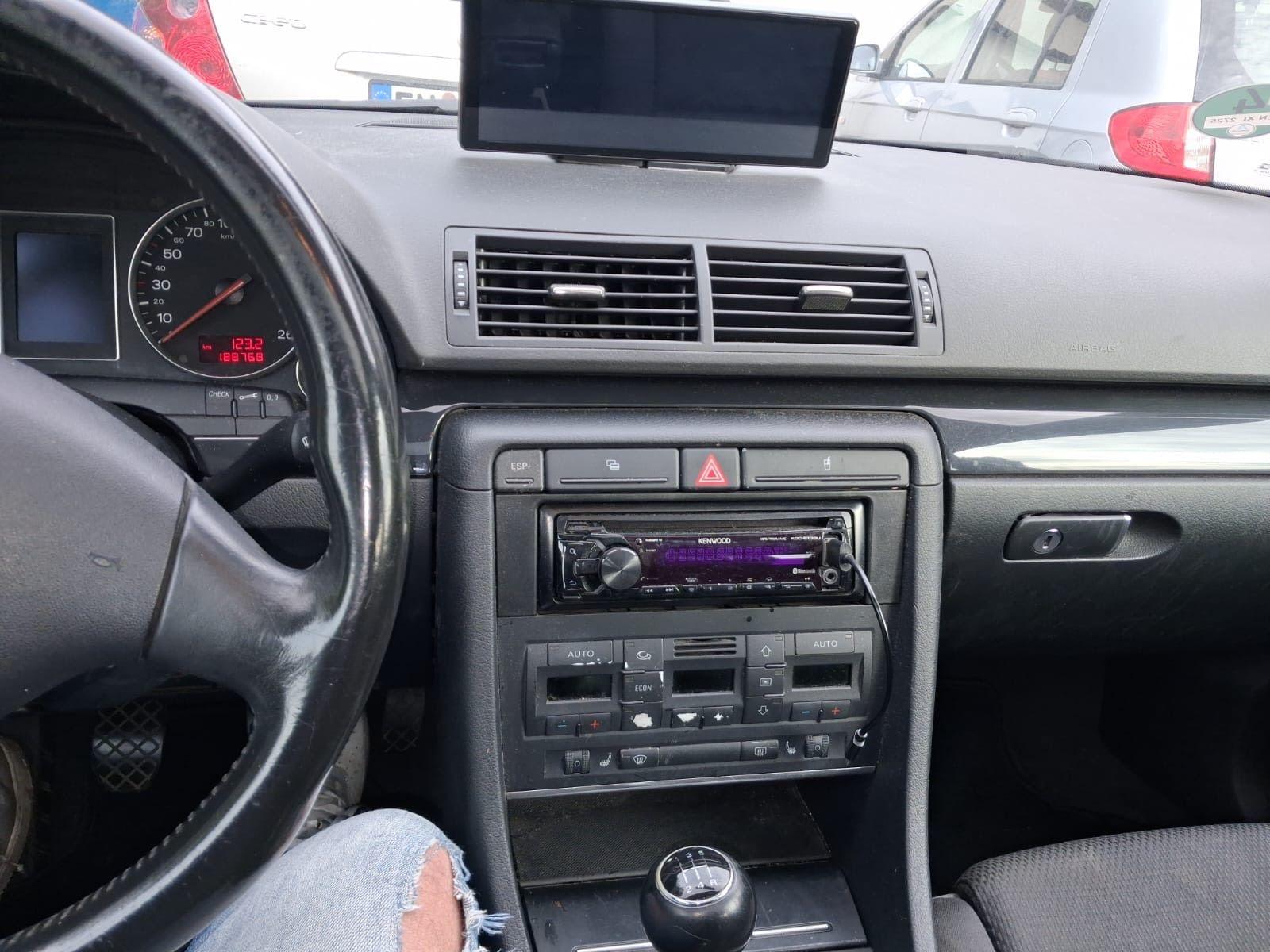 Audi A4 2004 — photo 9