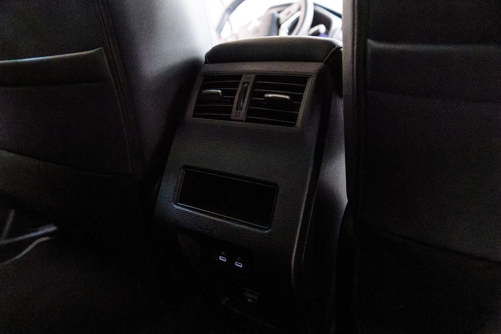 Fahrzeugabbildung Mitsubishi Outlander Intro Edition +4WD+ LED+AHK+Kam+20"