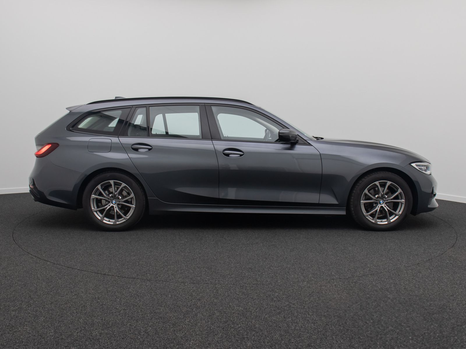 Fahrzeugabbildung BMW 320i Sport Line Alarm DAB FernlichtAss PDC LED