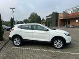 Nissan Qashqai II 1.6 DIG-T - Nissan Qashqai mit Benzin-Antrieb: Geländewagen, 1.6