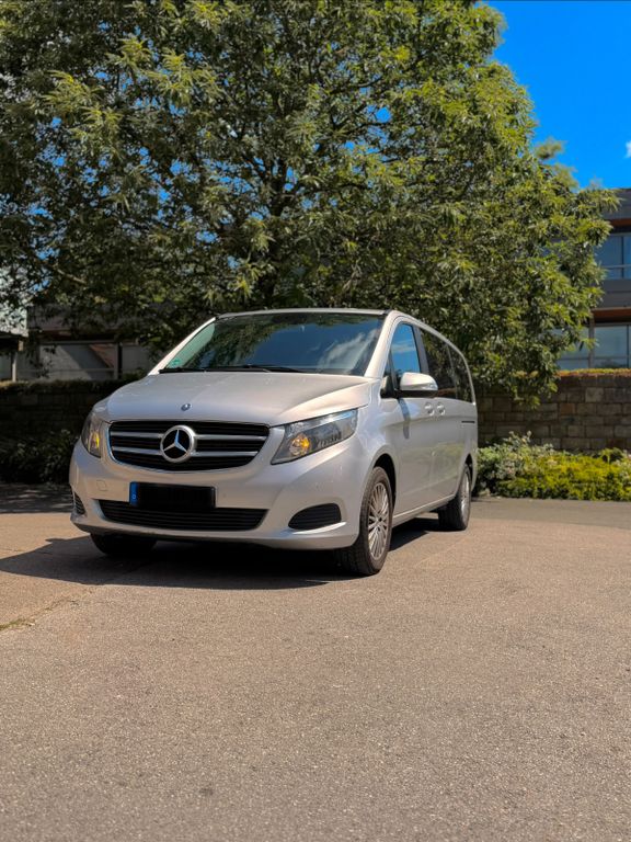 Image of Mercedes-Benz V 220