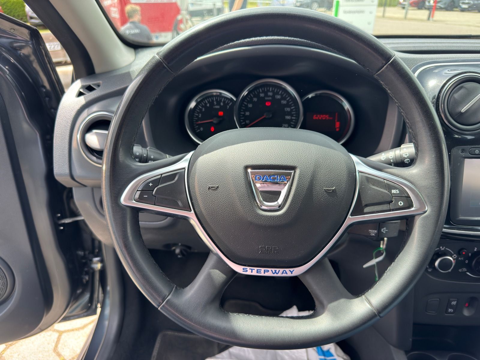 Fahrzeugabbildung Dacia Sandero II 90 Stepway Celebration
