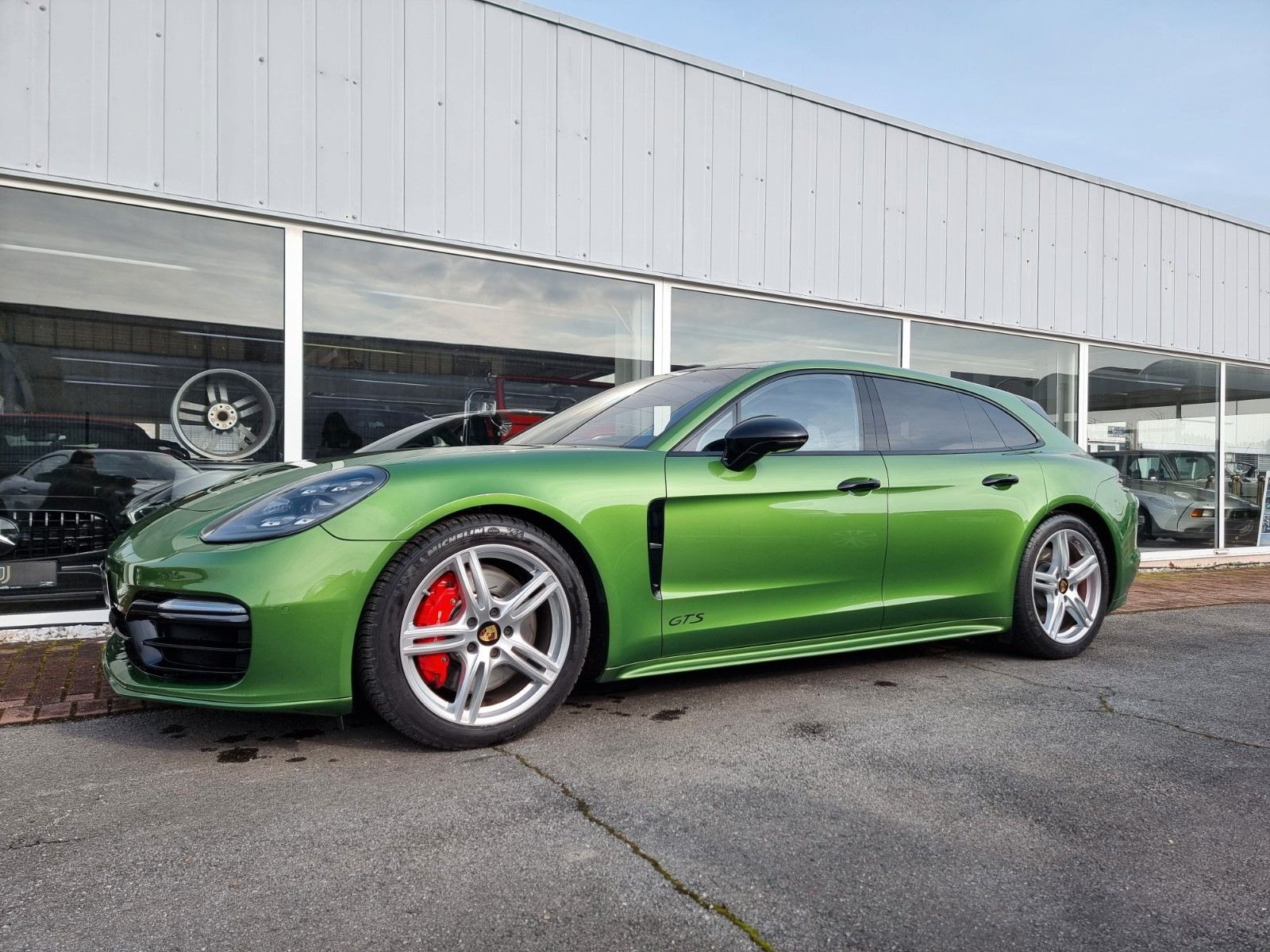 Fahrzeugabbildung Porsche Panamera Sport Turismo GTS/Mambagrün/Appr. 09/27