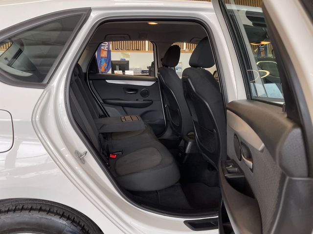 BMW 218d Active Tourer *NAVI*1.HAND*19%*PDC*SHZ*