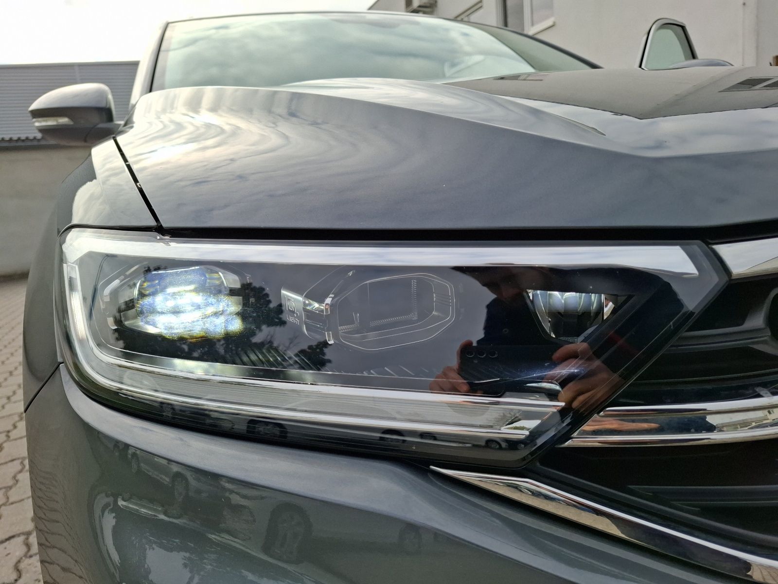 Fahrzeugabbildung Volkswagen T-Roc TSI Style LED AHK Navi AID ACC RFK SH 18"