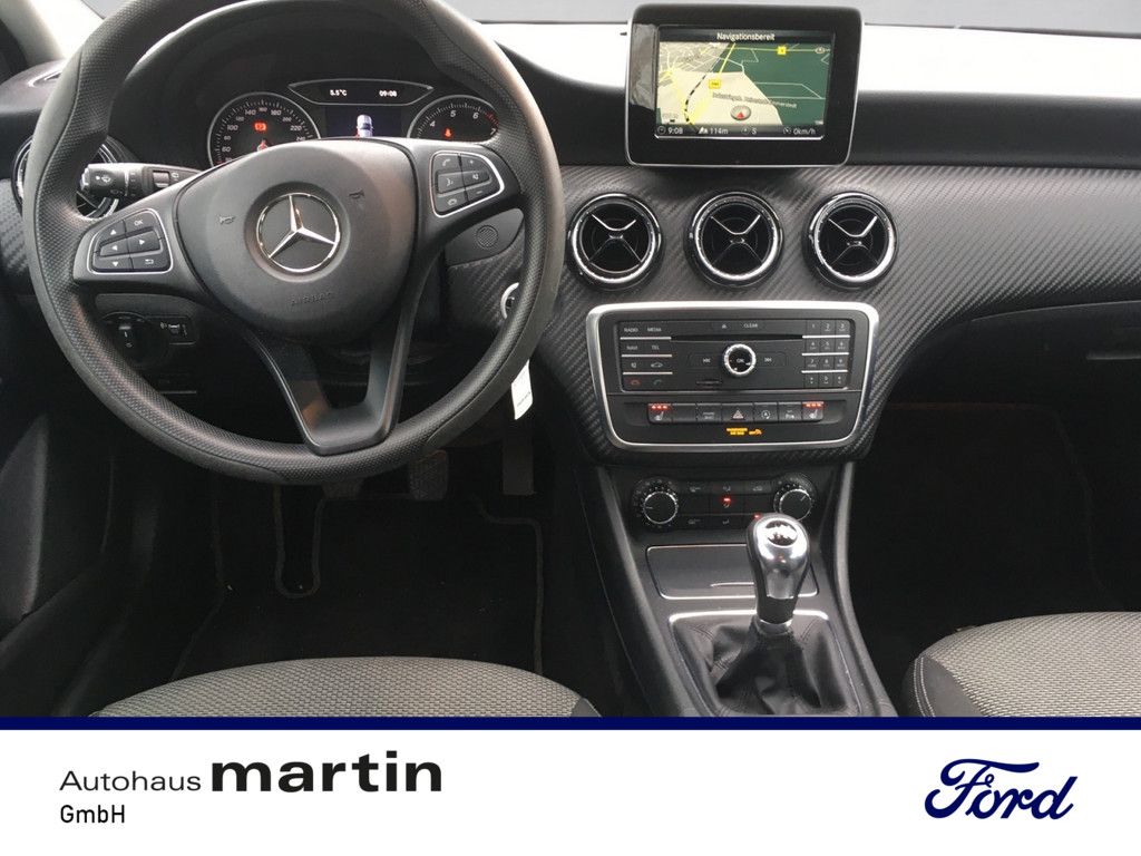 Fahrzeugabbildung Mercedes-Benz GLA 180 ALUFELGEN KLIMA PTS SHZ KAMERA NAVI USB