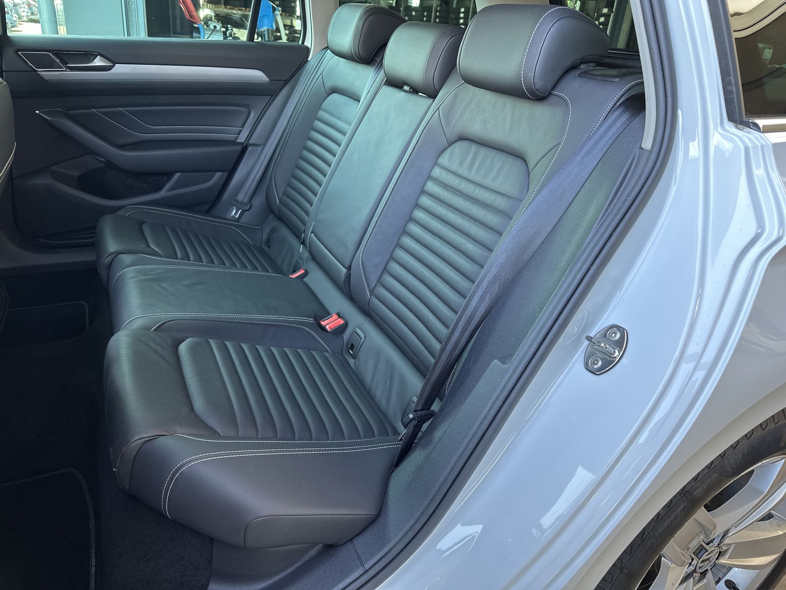 Fahrzeugabbildung Volkswagen Passat Variant 2.0 TDI DSG Business NAV+LED+KAM