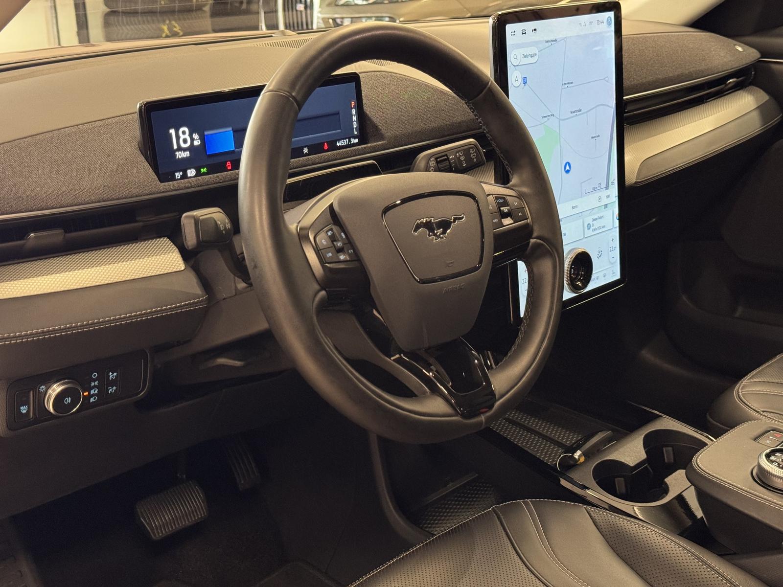 Ford MACH-E 75 kWh Pano Leder LED Navi R.Cam ACC PDC 